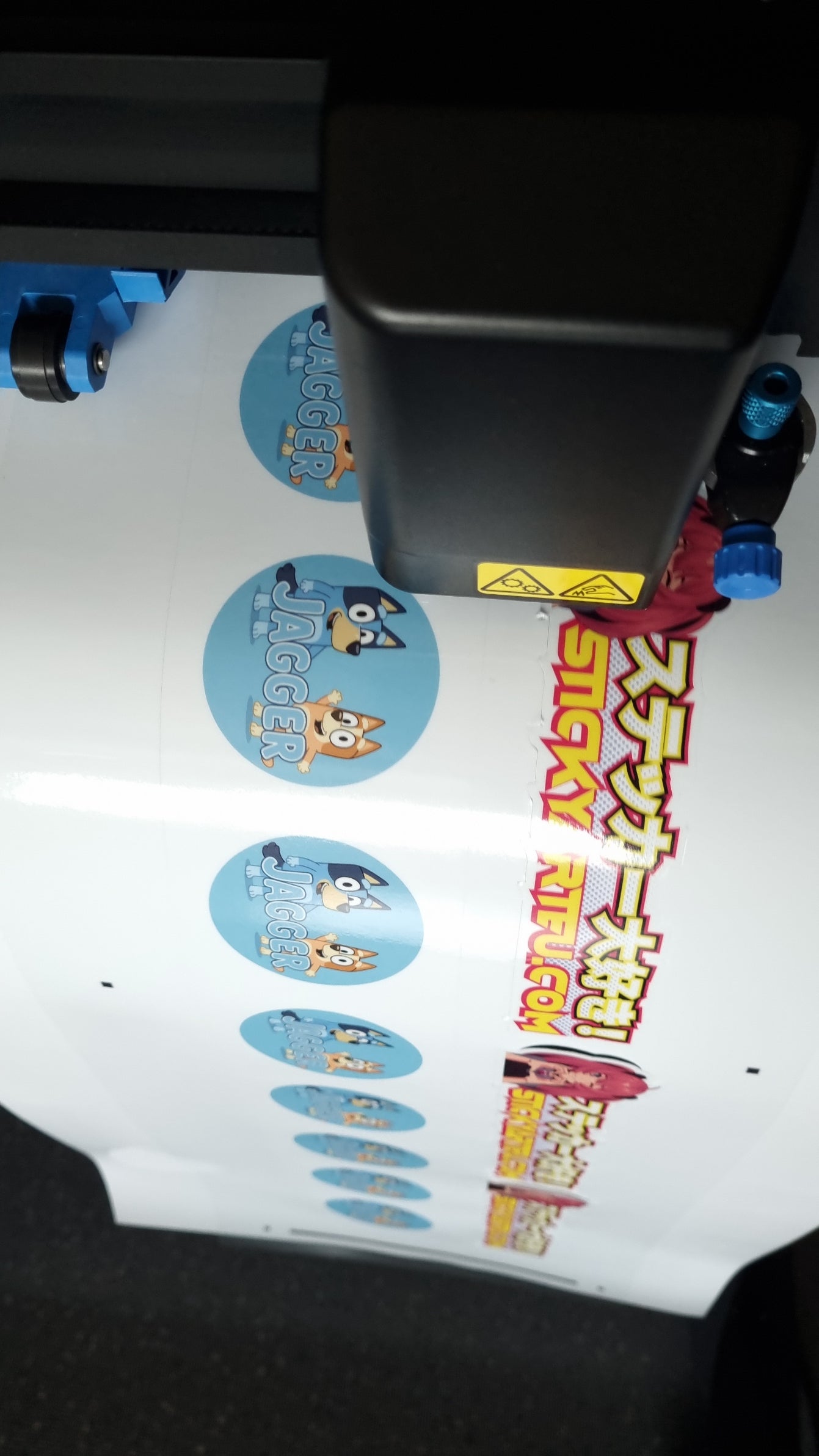 100x Custom Logo and QR code stickers, UV laminated